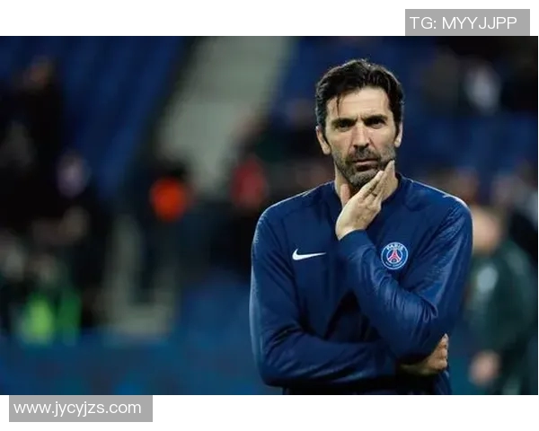 足球明星伊布魅力四射的帅照展现独特风采与个性魅力