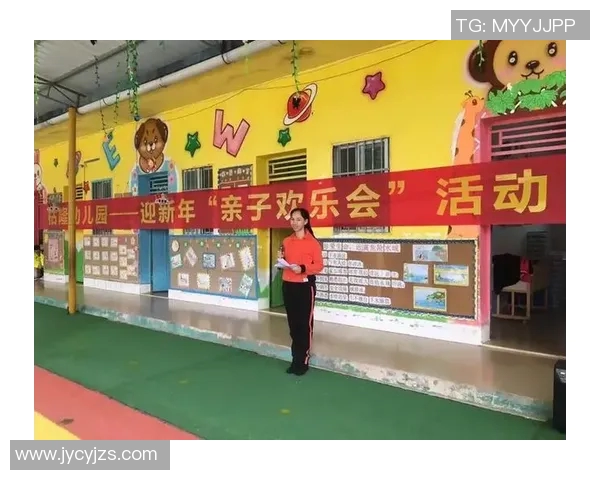 足球明星携手小朋友走进赛场共谱梦想篇章的温馨时刻